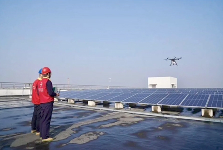 無人機清洗光伏.jpg 無人機清洗光伏.jpg